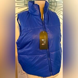 NWT Angel Cut vest L in cobalt blue & sherpa inside with two pockets on the side